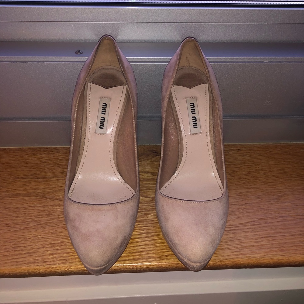Miu Miu nude suede curved heel pump